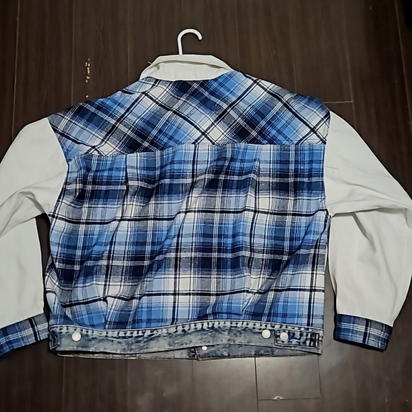 Levis - Picture 2 of 2